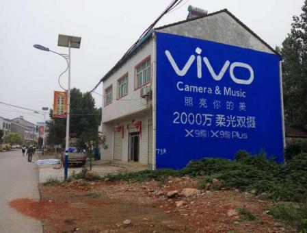 富宁刷墙广告和喷绘墙体广告哪个效果好？